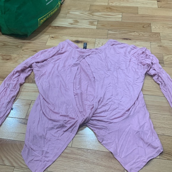 sports shirt with cutout in the back size M - Picture 2 of 2